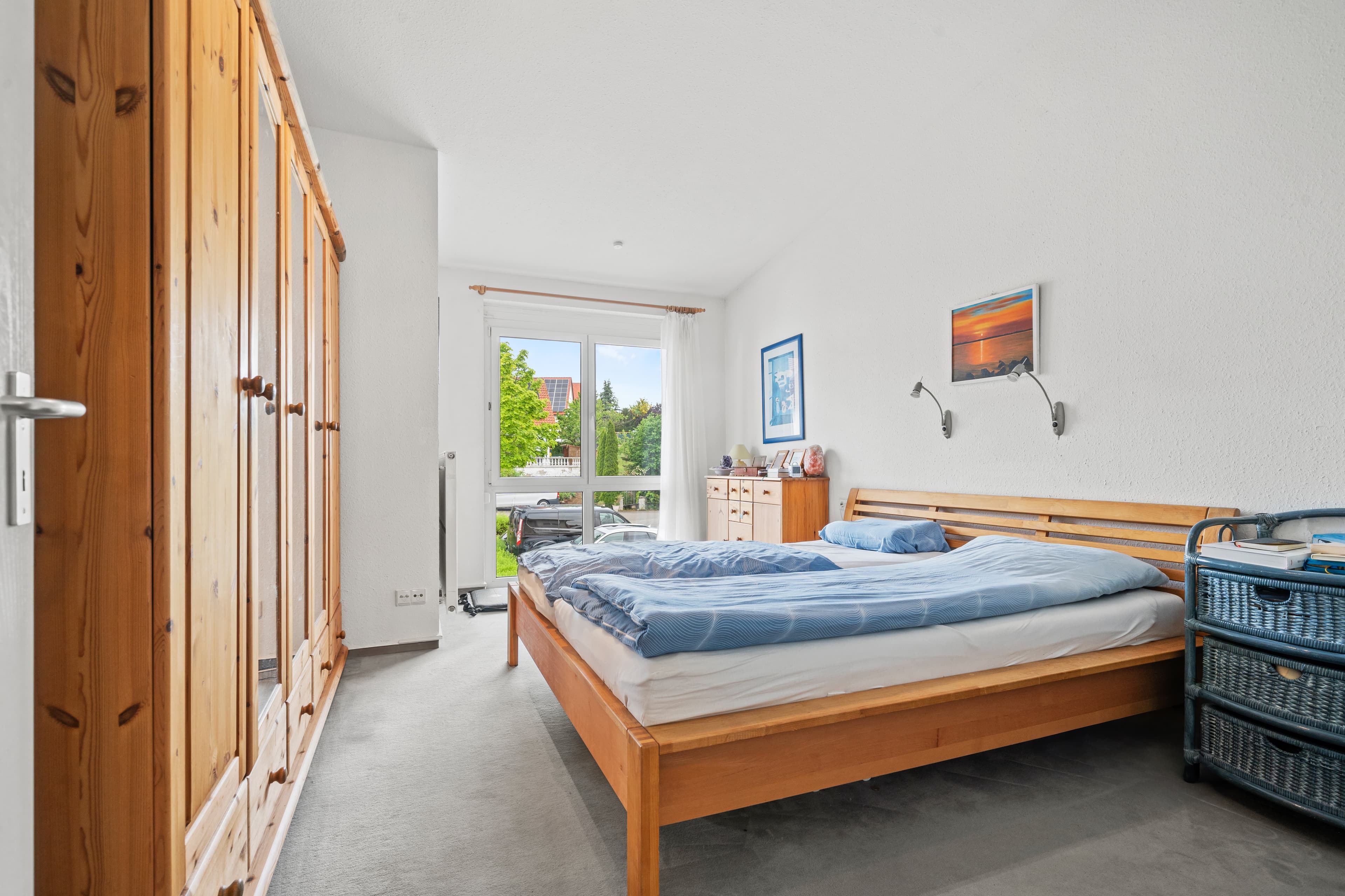 Empty room before virtual staging