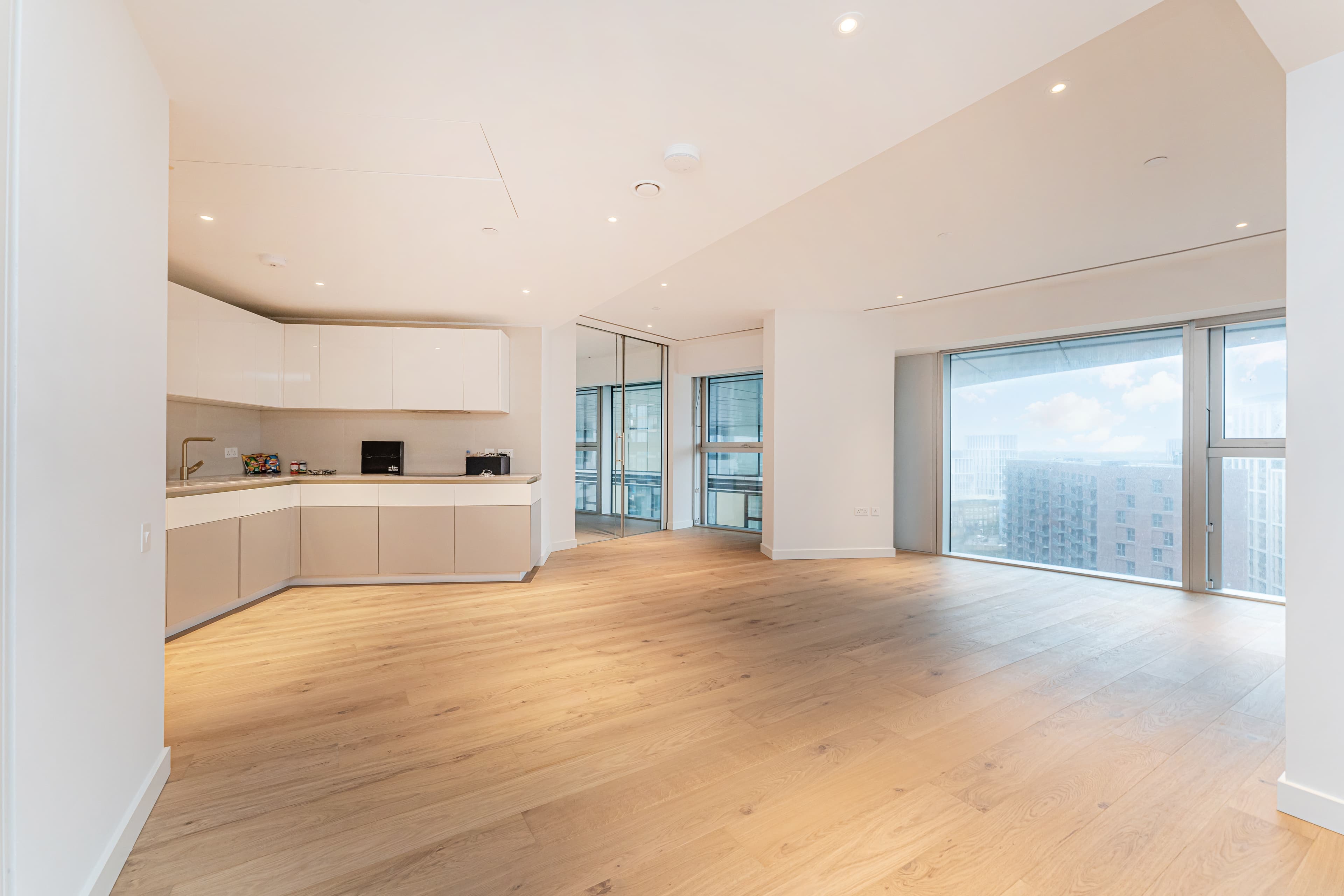 Empty room before virtual staging