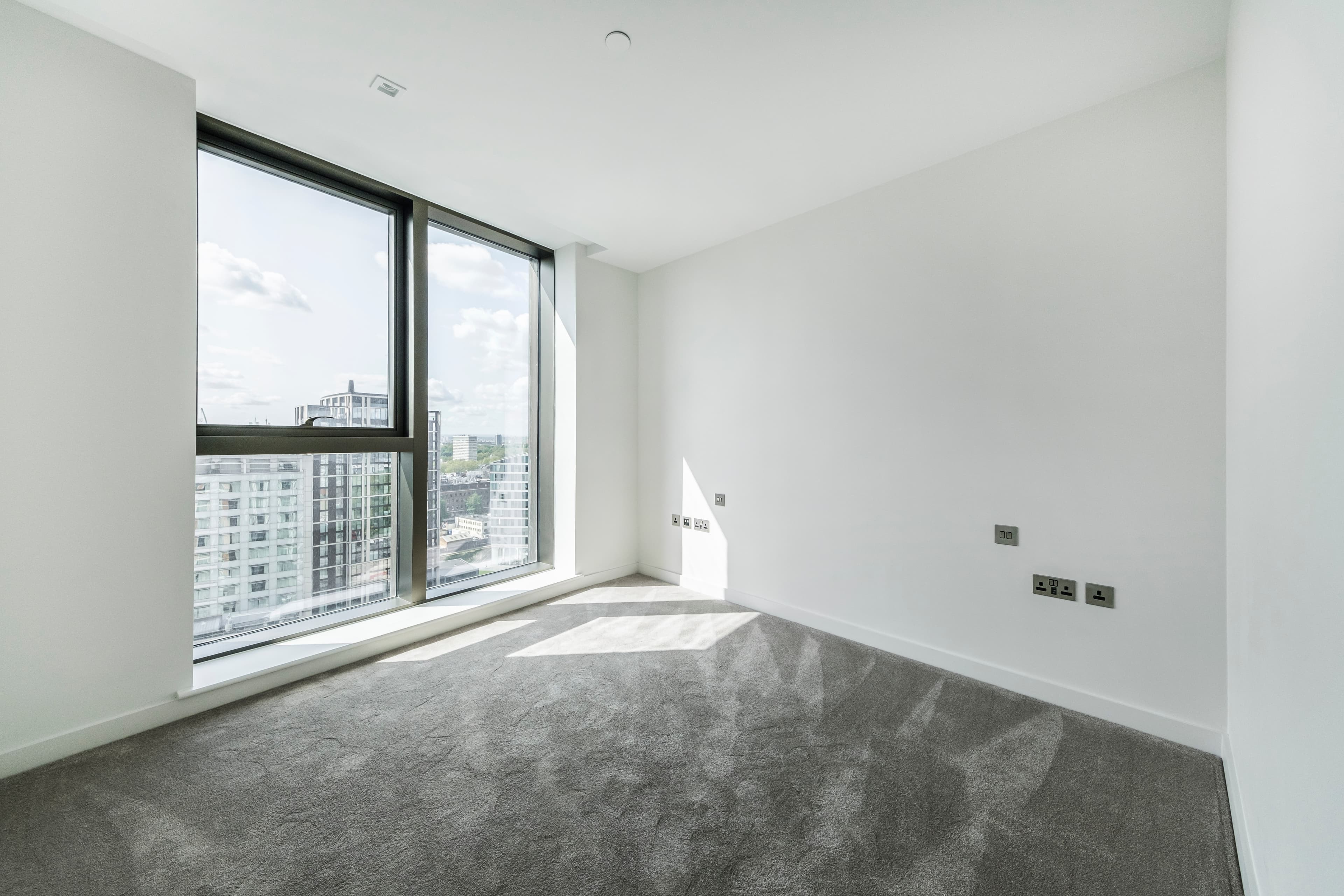 Empty room before virtual staging