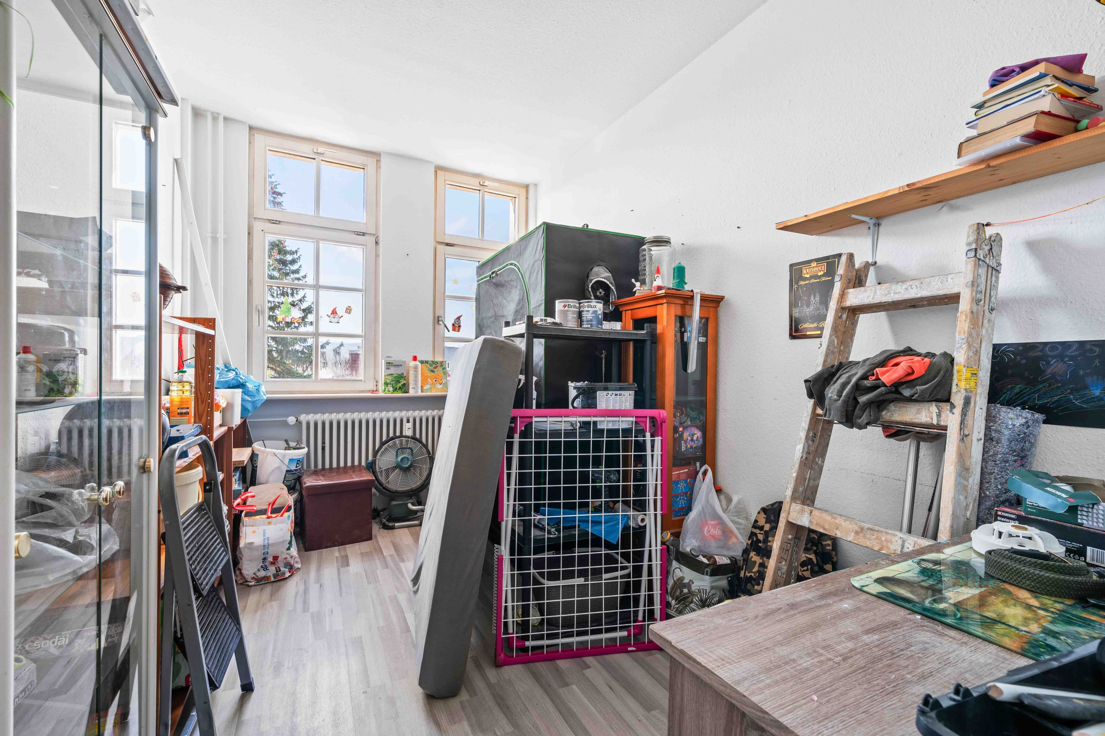 Empty room before virtual staging